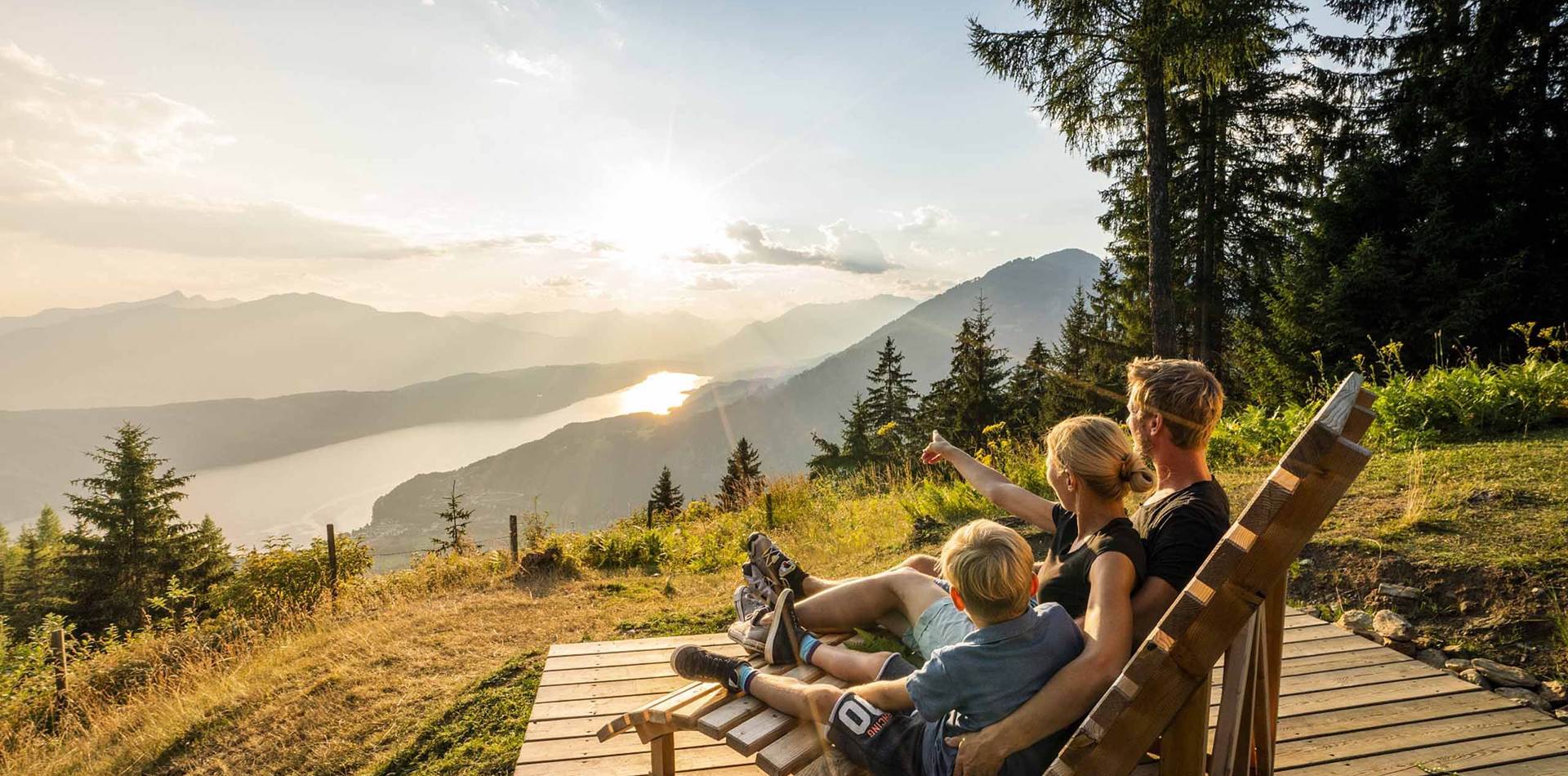 Familie beim Wandern in Kärnten